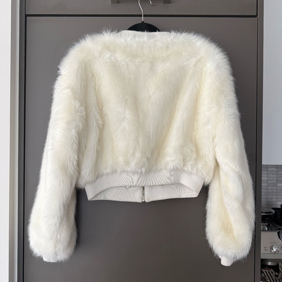 Brandy Melville Fiona White Faux Fur Bomber Jacket - Picture 7 of 12